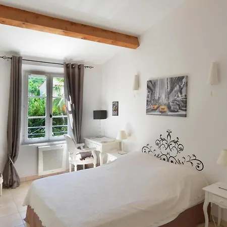 Вилла Tropez Villa, In A Private And Closed Domain
