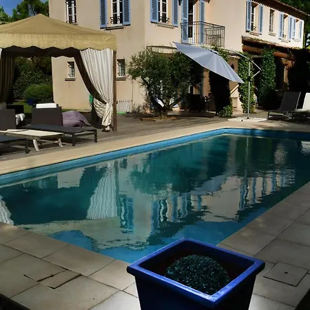 Вилла Tropez Villa, In A Private And Closed Domain